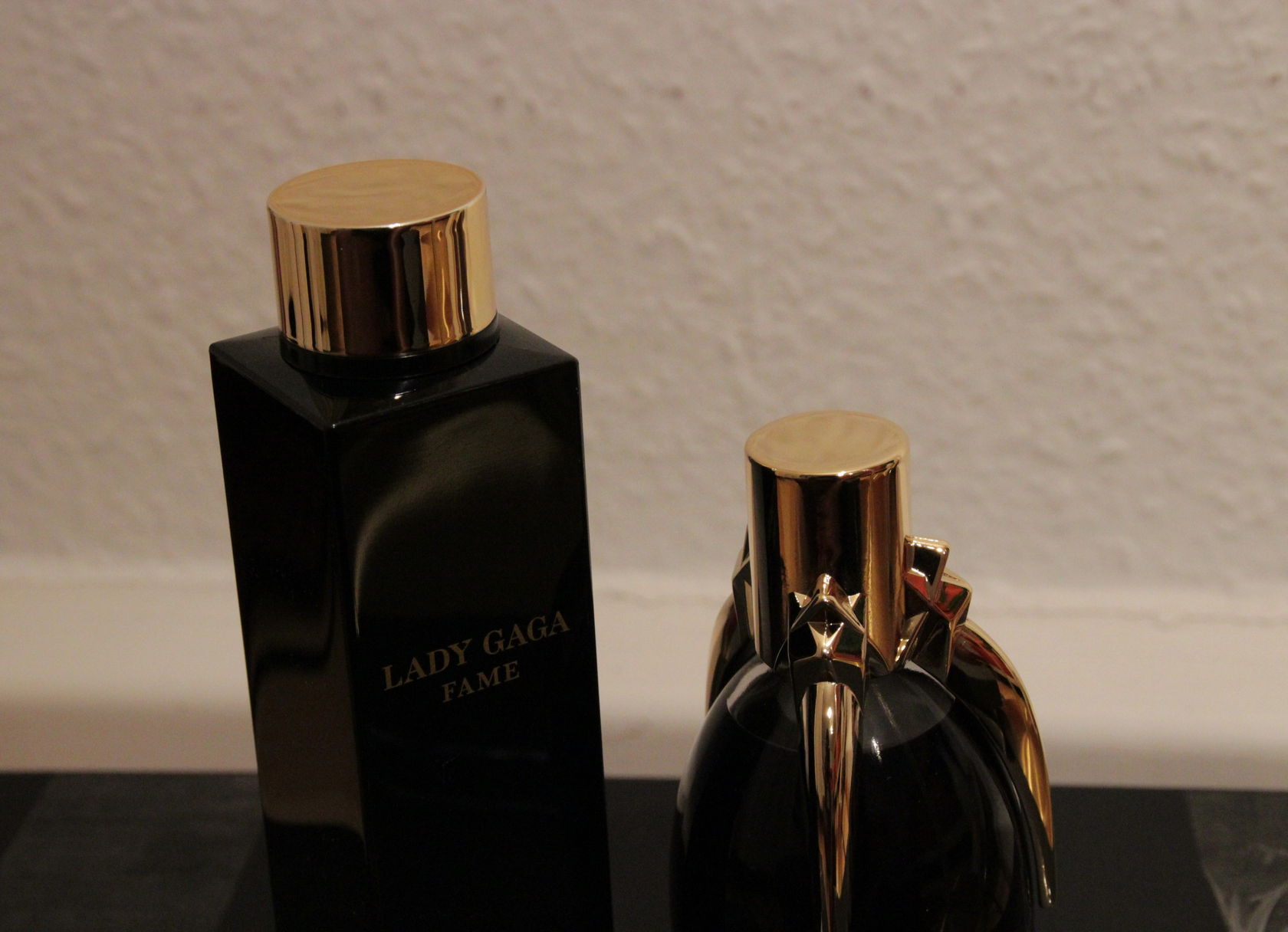 LADY GAGA FAME PERFUME REVIEW L is for Lois